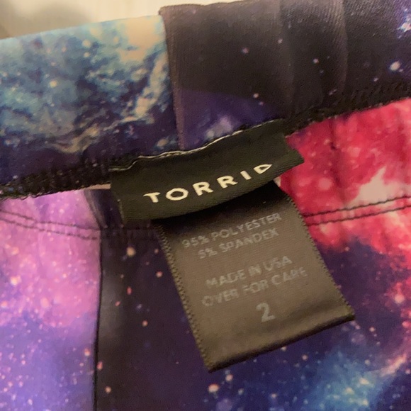 Gorgeous sold out Torrid galaxy scuba leggings - Picture 5 of 6
